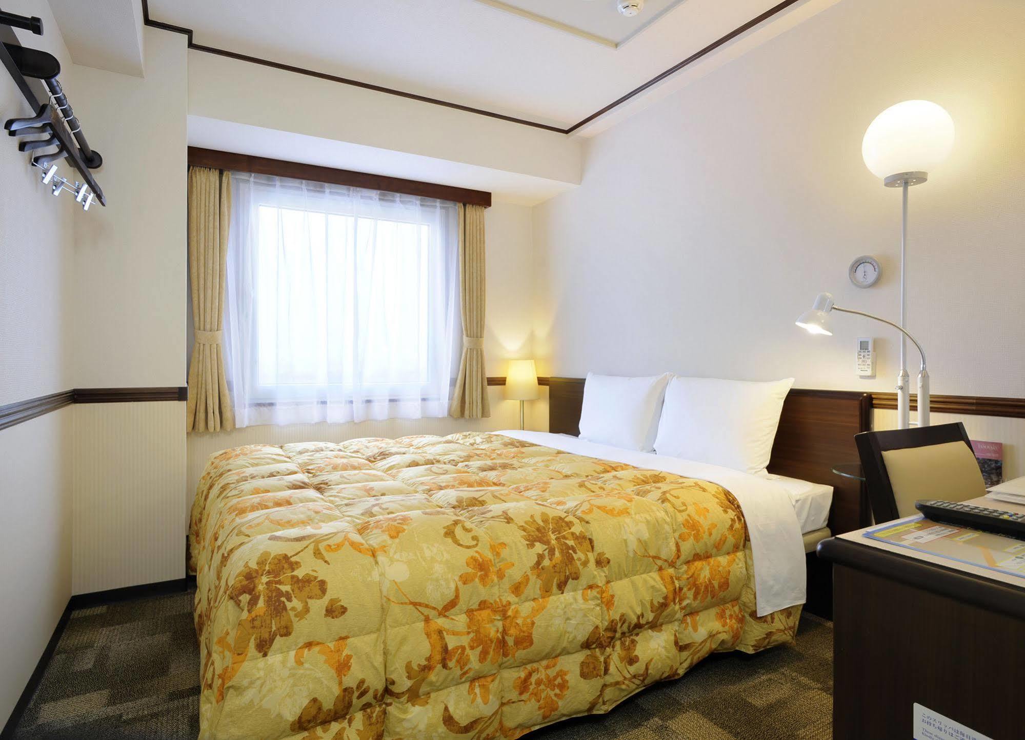 Toyoko Inn Kakegawa Eki Shinkansen Minami Guchi Exterior foto
